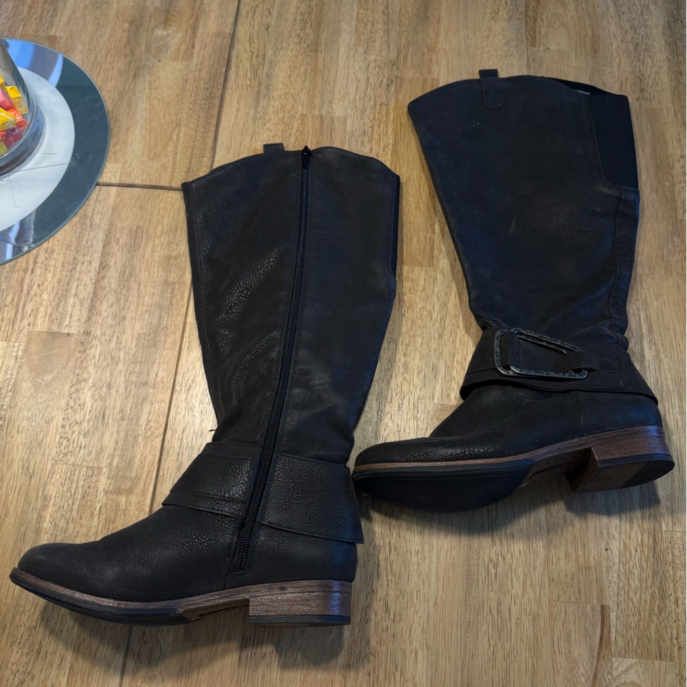 Levity Black Leather Heeled Boots